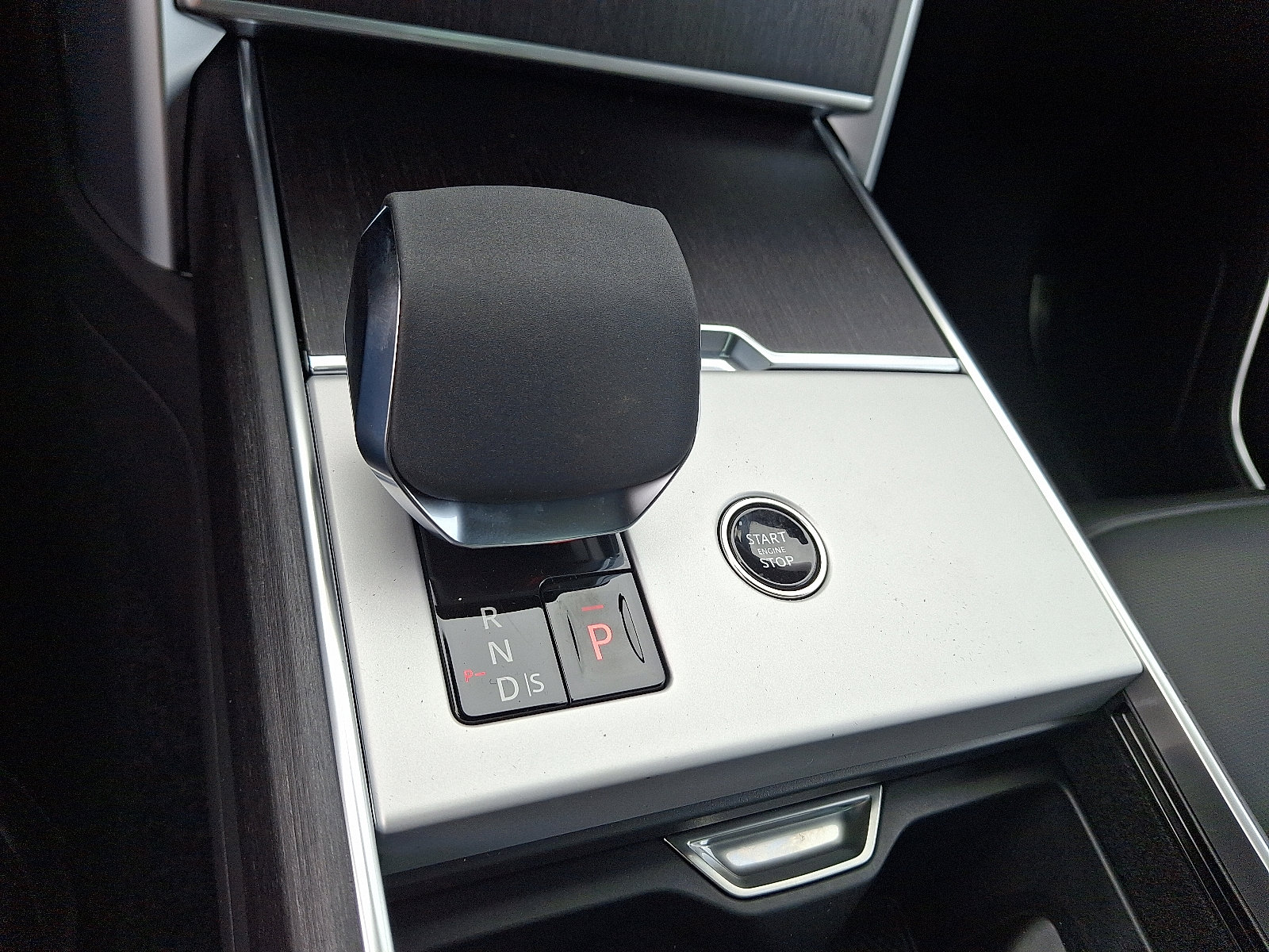 New 2025 Land Rover Range Rover SE AWD/4WD image 15