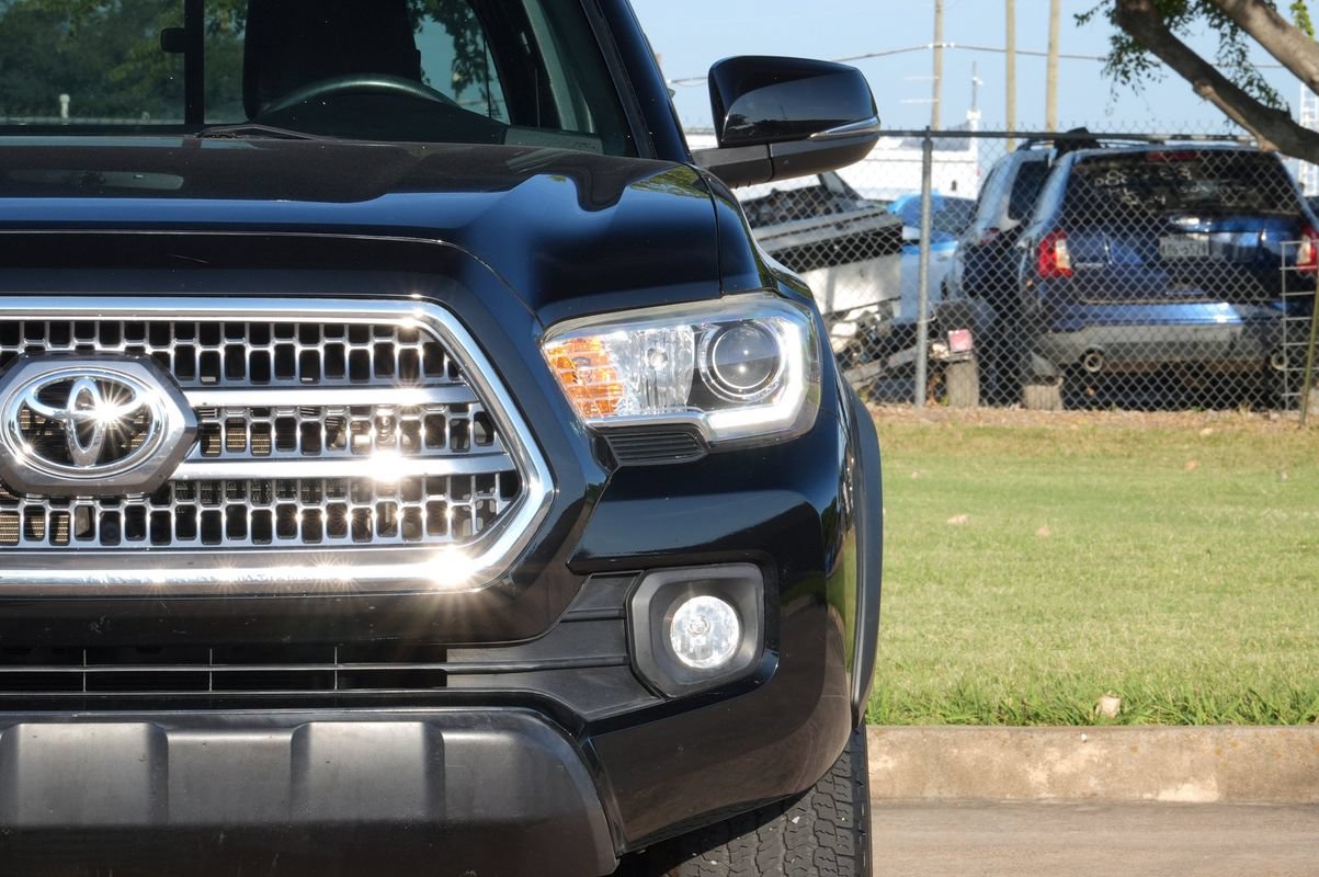 Used 2016 Toyota Tacoma TRD Off-Road AWD/4WD image 21