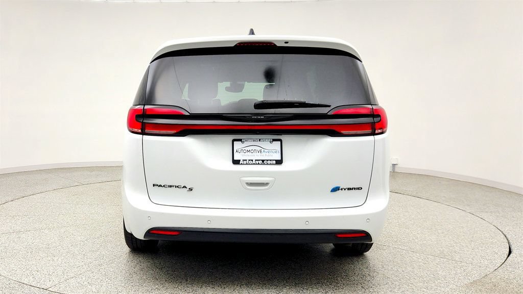Used 2024 Chrysler Pacifica Limited FWD image 6