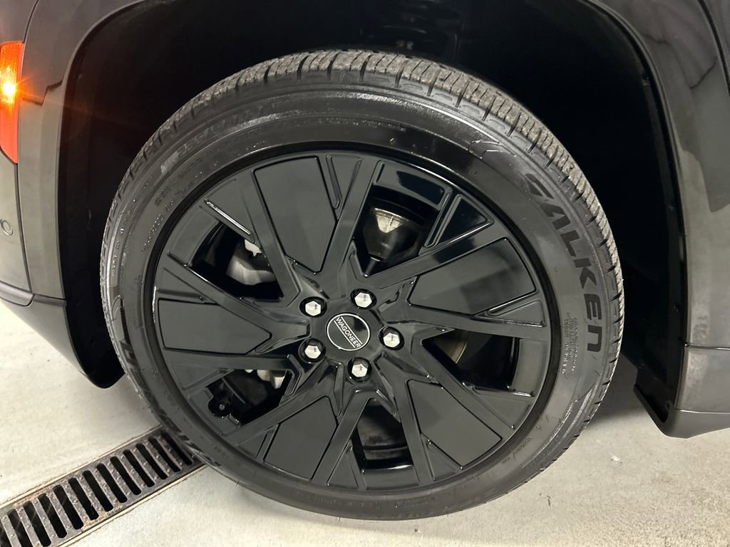 Used 2024 Jeep Wagoneer Launch Edition image 9