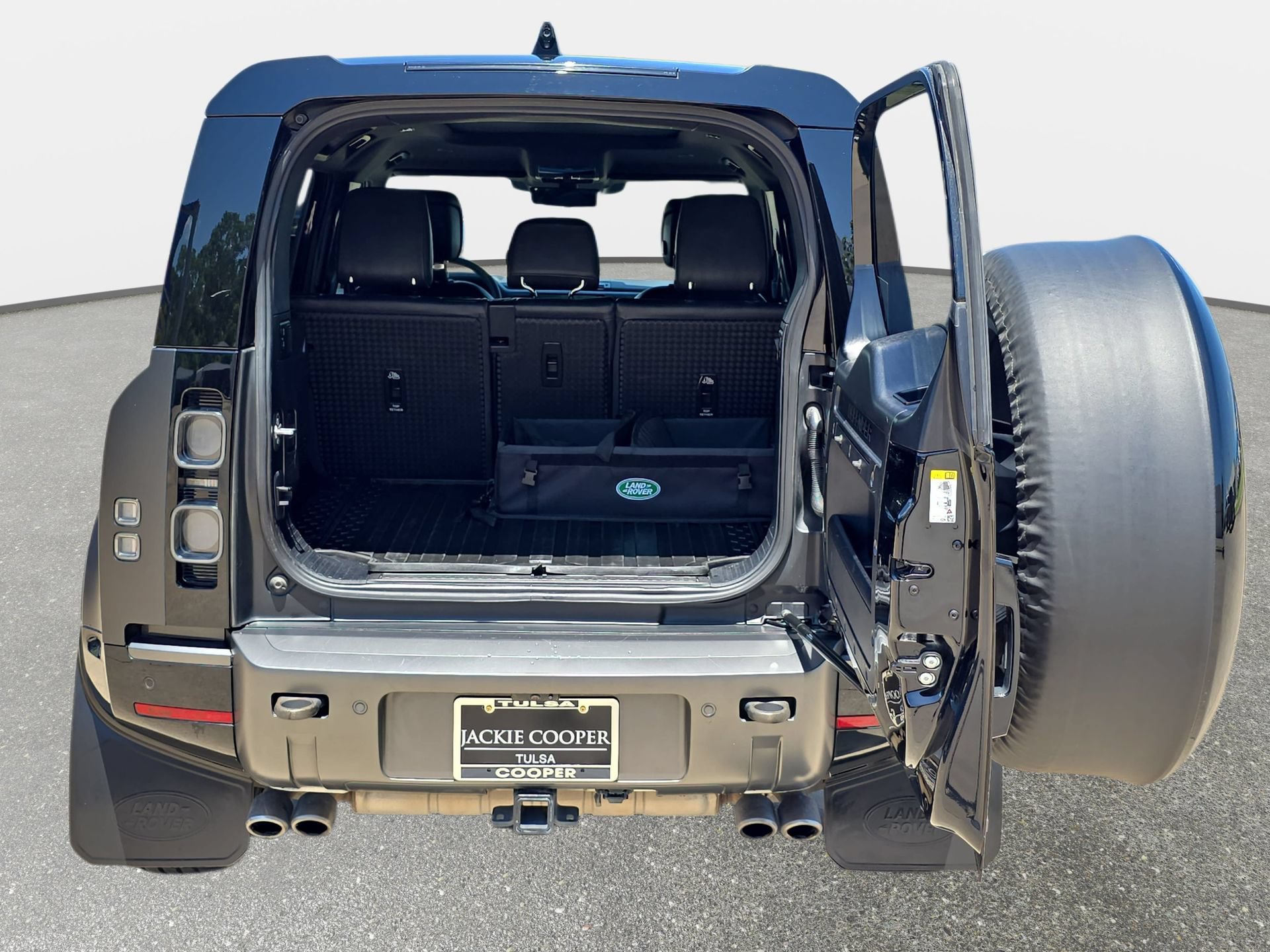Used 2023 Land Rover Defender 110 V8 AWD/4WD image 12