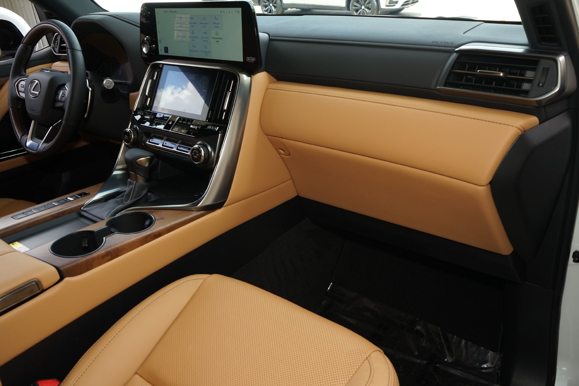 Used 2023 Lexus LX 600 4WD w/ Accessory Package (Z1) image 10
