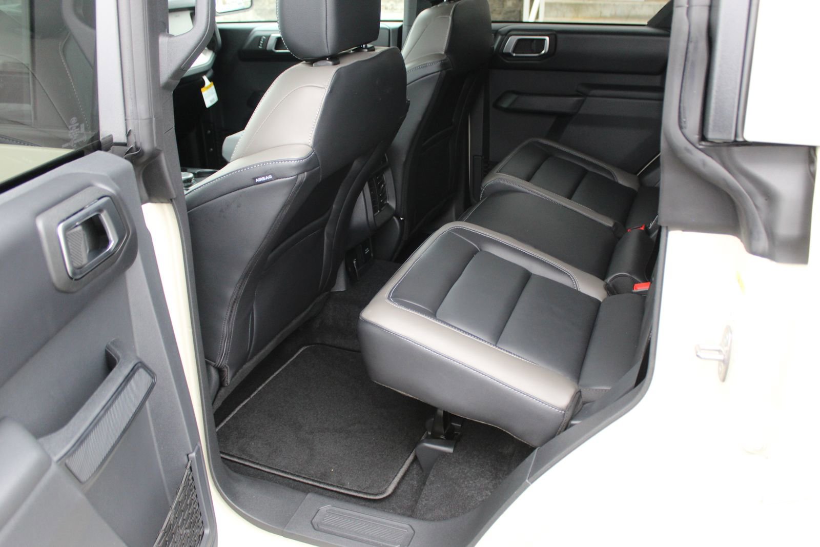 New 2025 Ford Bronco Outer Banks image 18