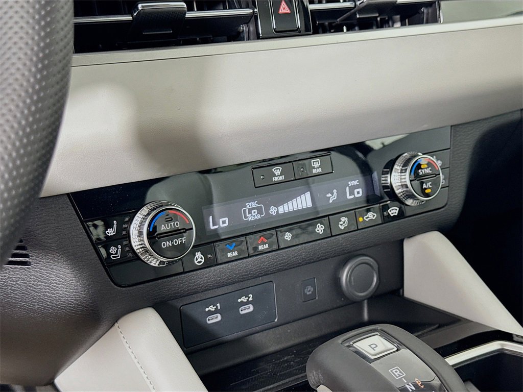 New 2025 Mitsubishi Outlander AWD image 16