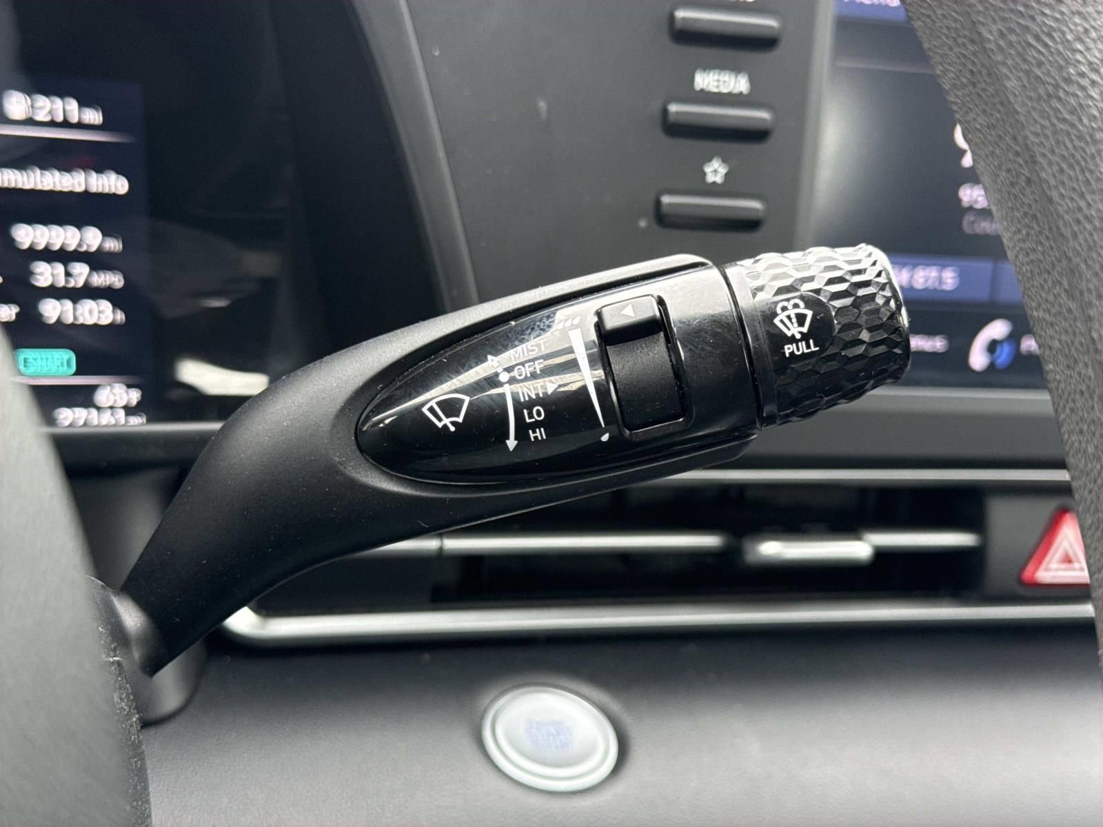 Used 2022 Hyundai Elantra SEL FWD image 17