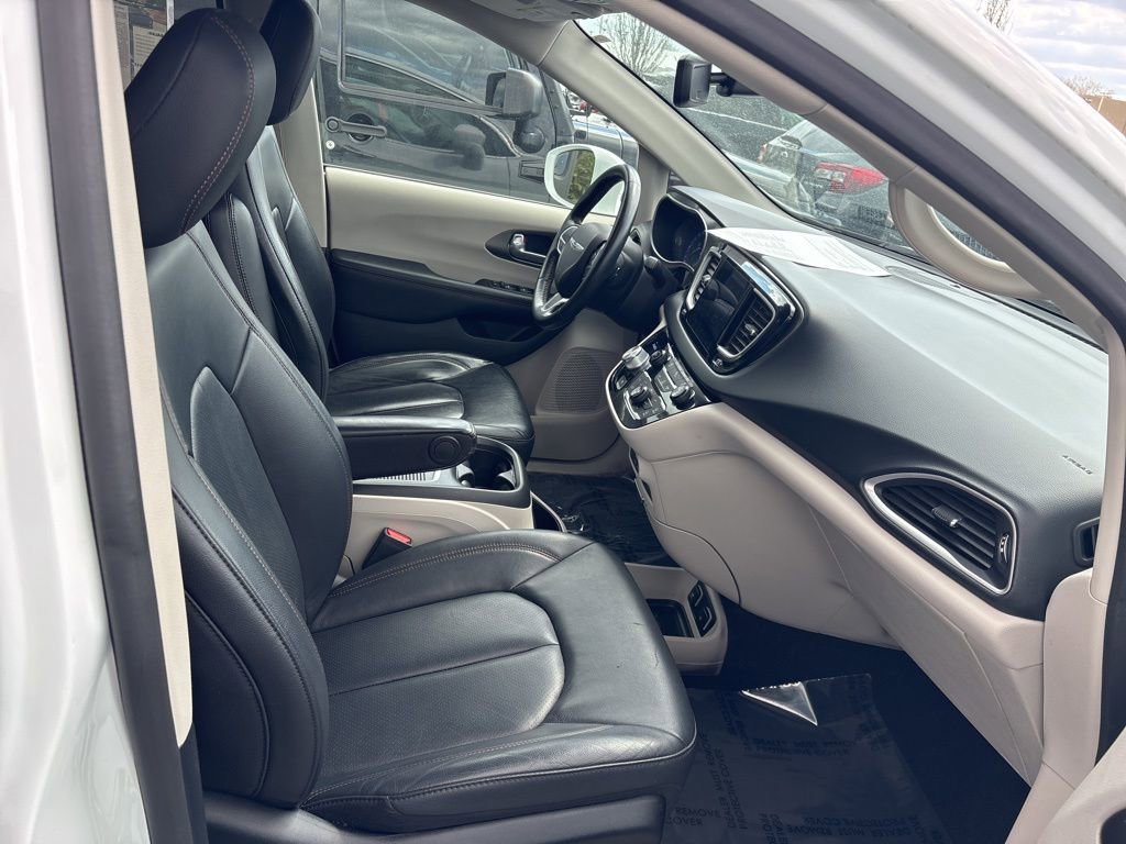 Used 2020 Chrysler Pacifica Touring-L Plus image 10