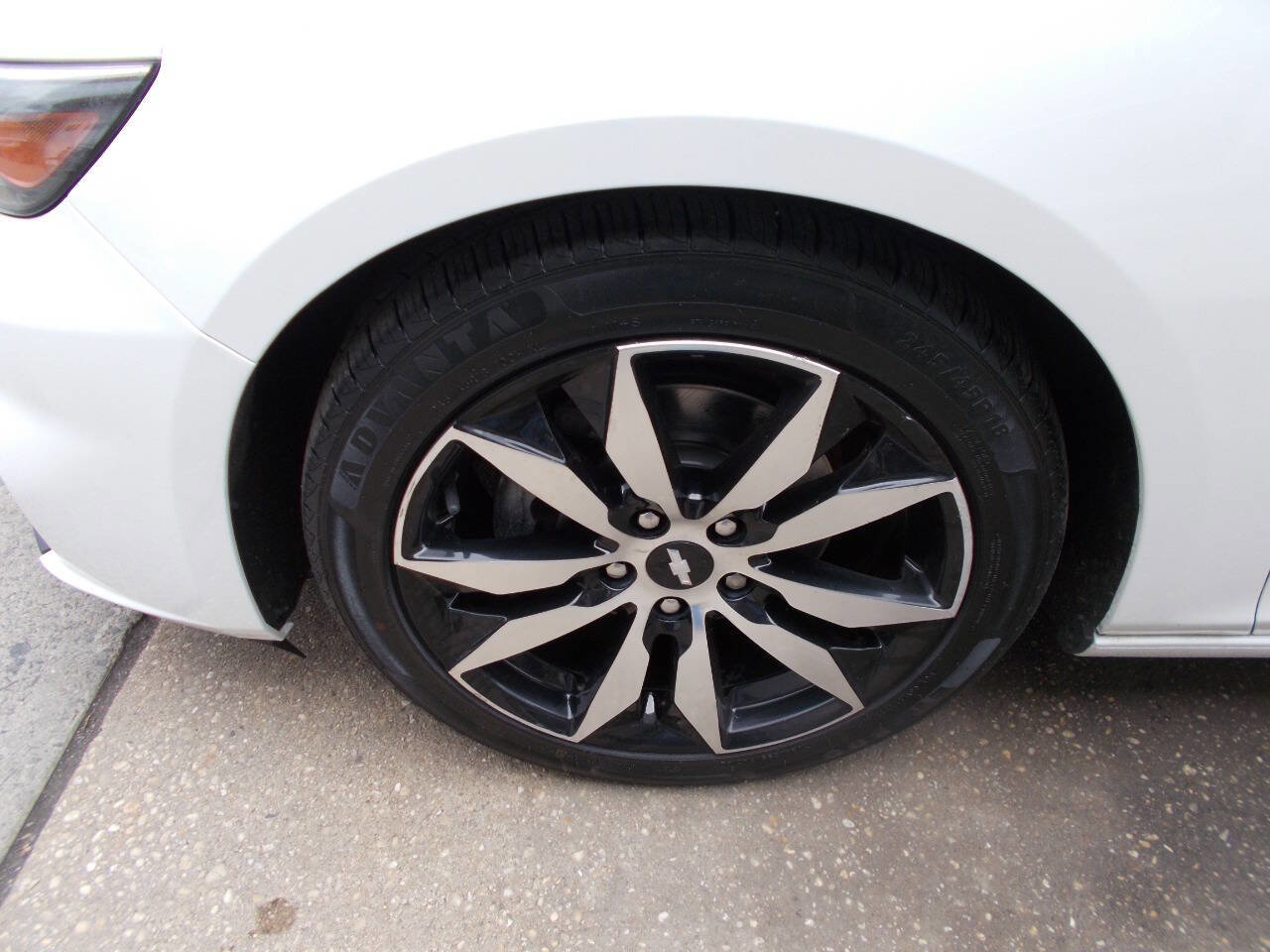 Used 2016 Chevrolet Malibu LT image 8