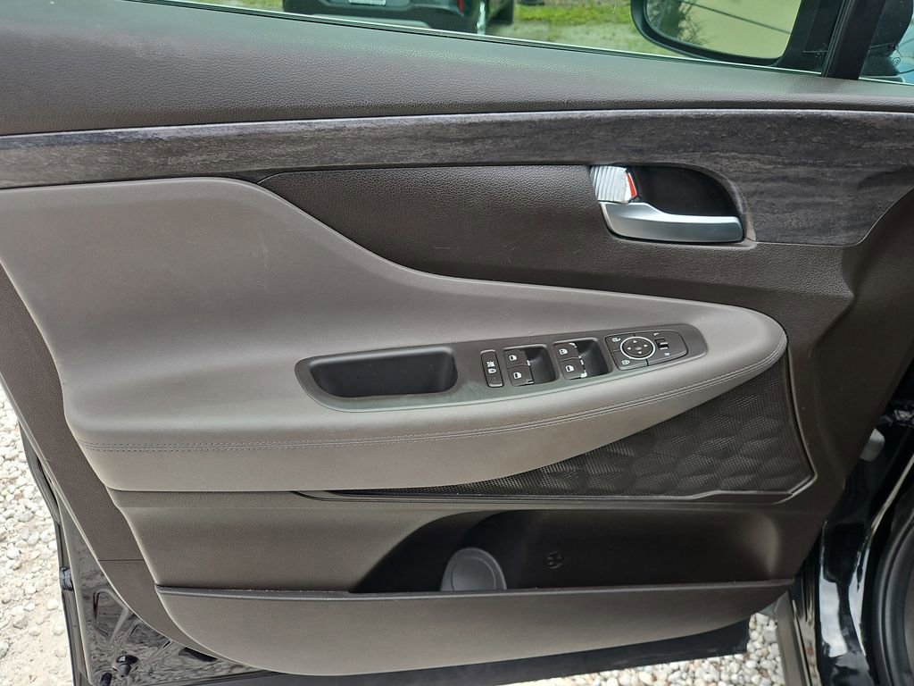 Used 2019 Hyundai Santa Fe SE FWD image 16