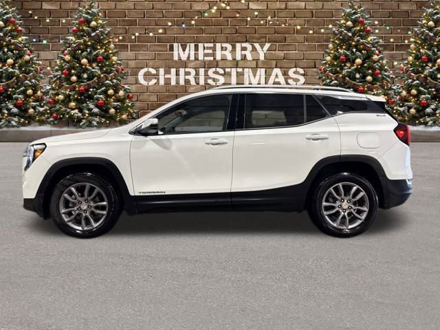 Used 2023 GMC Terrain SLT image 2