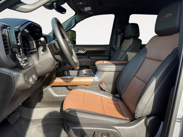 Used 2024 Chevrolet Silverado 3500 High Country w/ Technology Package image 9