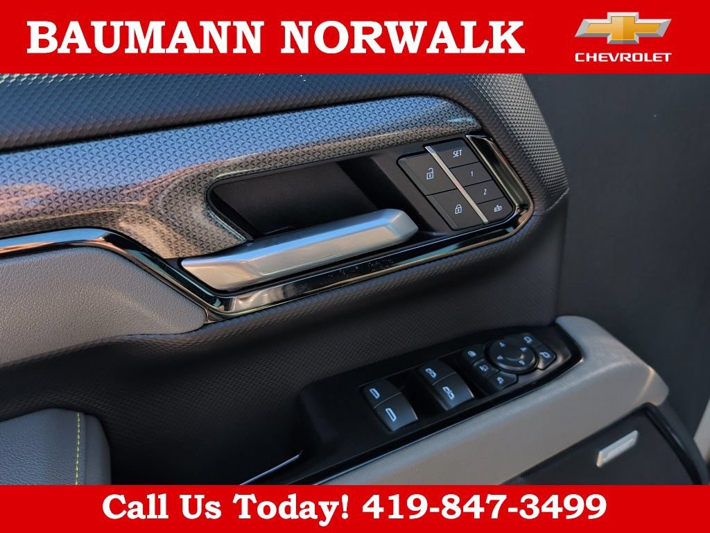 Used 2025 Chevrolet Silverado 2500 ZR2 w/ Technology Package AWD/4WD image 18