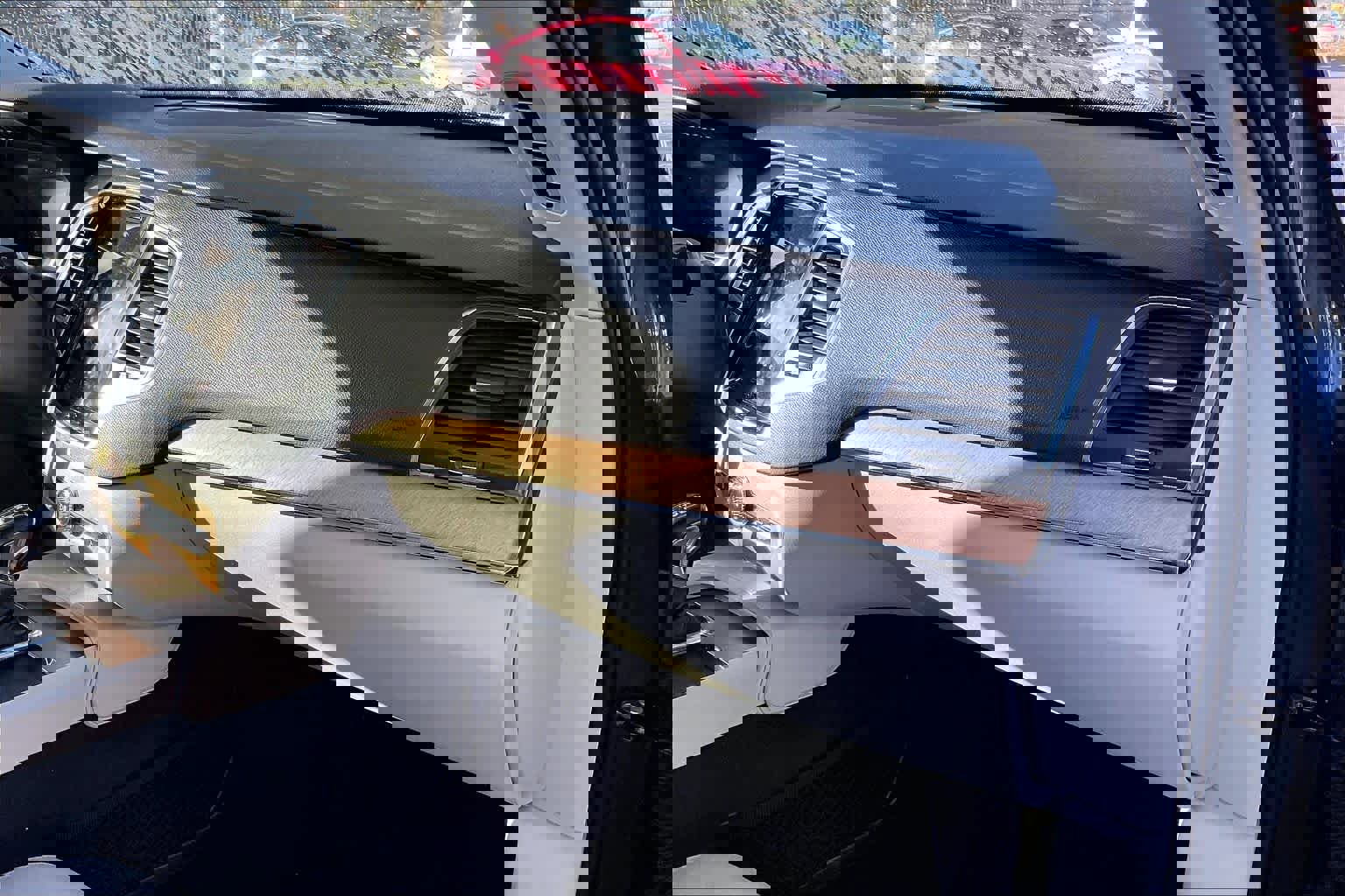 Used 2021 Volvo XC90 T5 Momentum w/ Protection Package Premier image 17