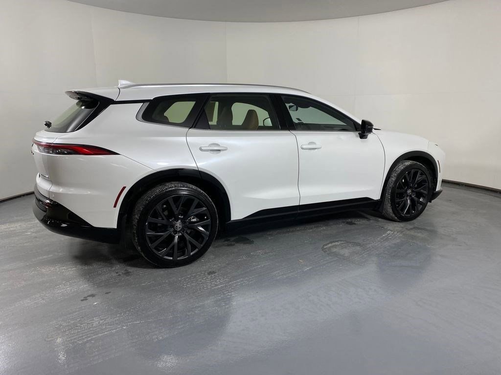 Used 2025 Toyota Crown Signia Limited w/ Advanced Technology Package image 5