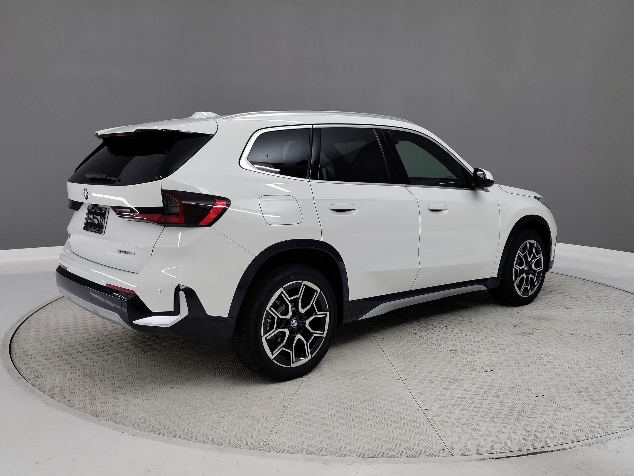 Used 2026 BMW X1 xDrive28i image 6