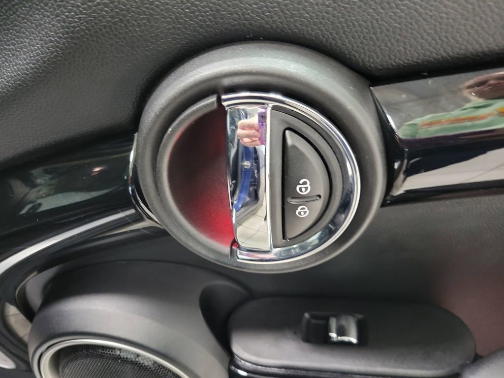 Used 2015 MINI Cooper S image 21