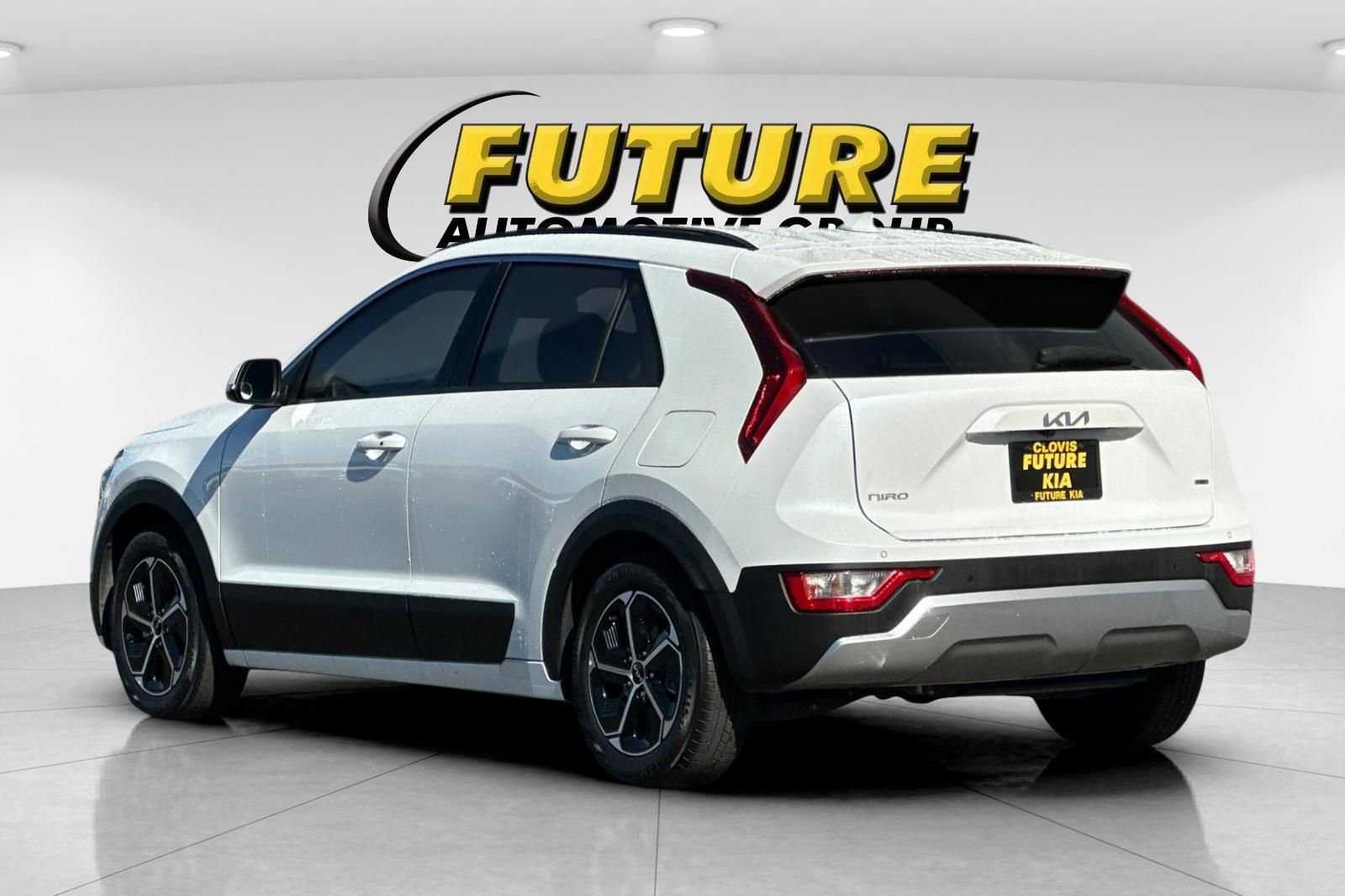 Used 2023 Kia Niro EX image 6