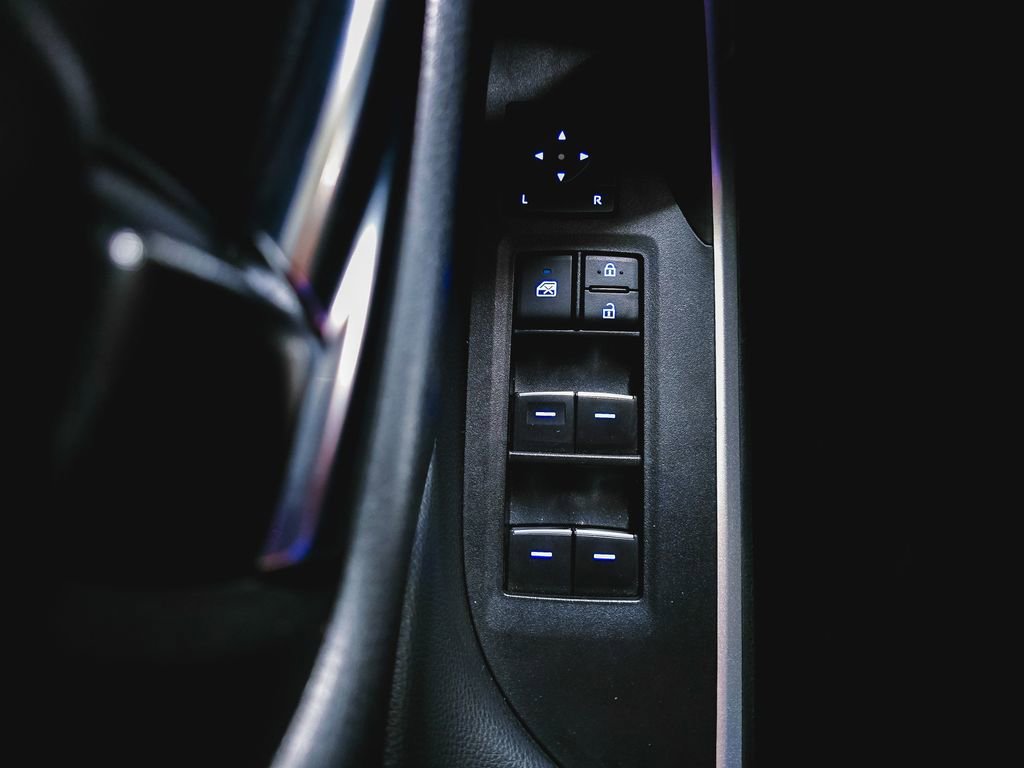 Used 2022 Toyota RAV4 XLE Premium image 23