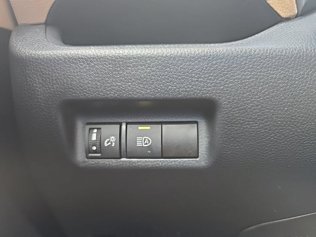 Used 2024 Toyota RAV4 LE AWD/4WD image 28