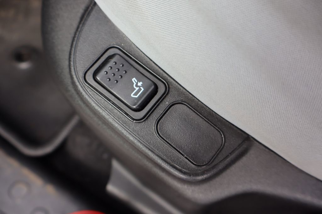 Used 2014 FIAT 500L Easy w/ Popular Equipment Group FWD image 6