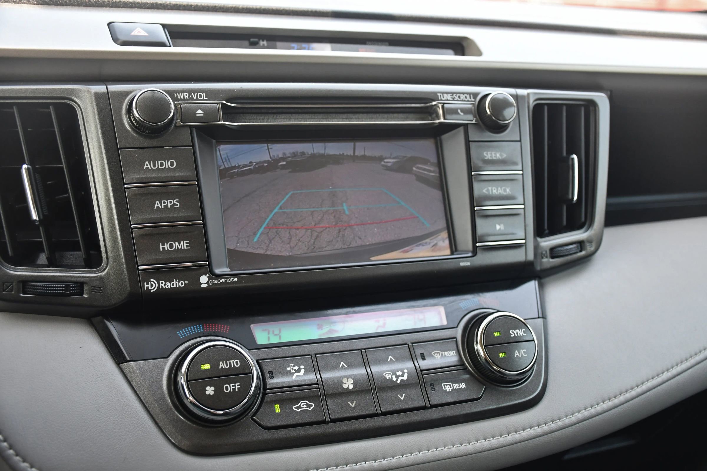 Used 2015 Toyota RAV4 XLE image 16