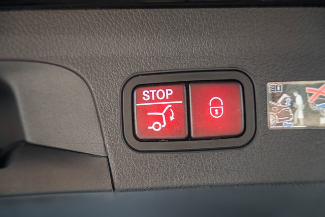 Used 2025 Mercedes-Benz GLE 450e 4MATIC image 11