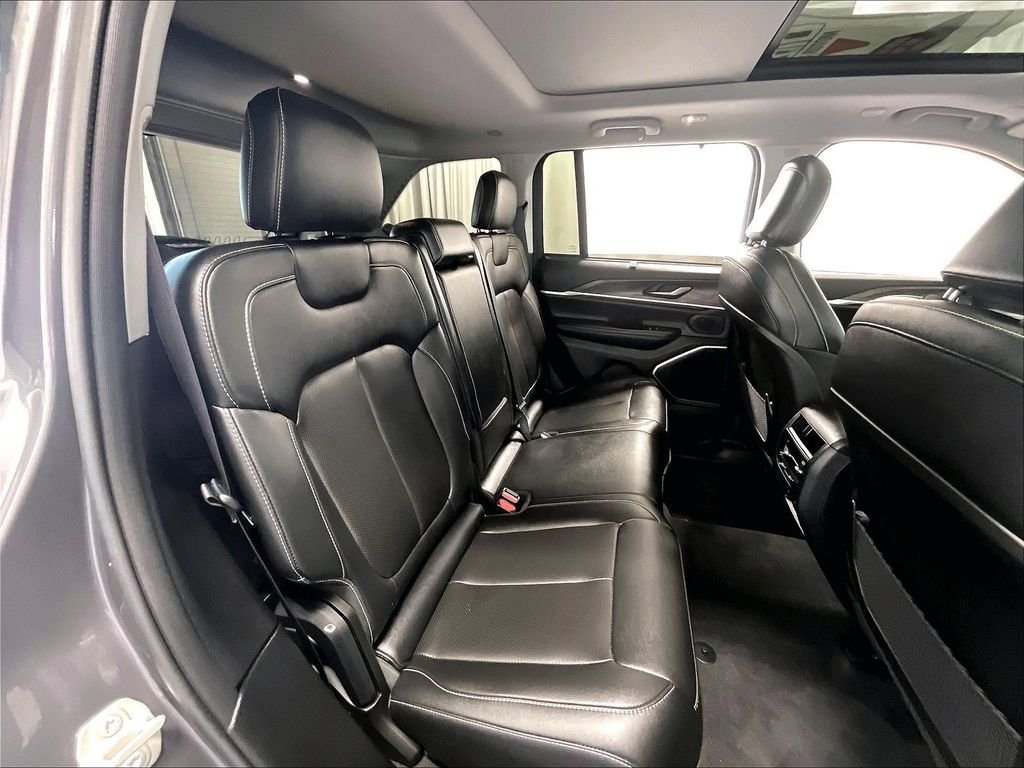 Used 2023 Jeep Grand Cherokee 30th Anniversary AWD/4WD image 16