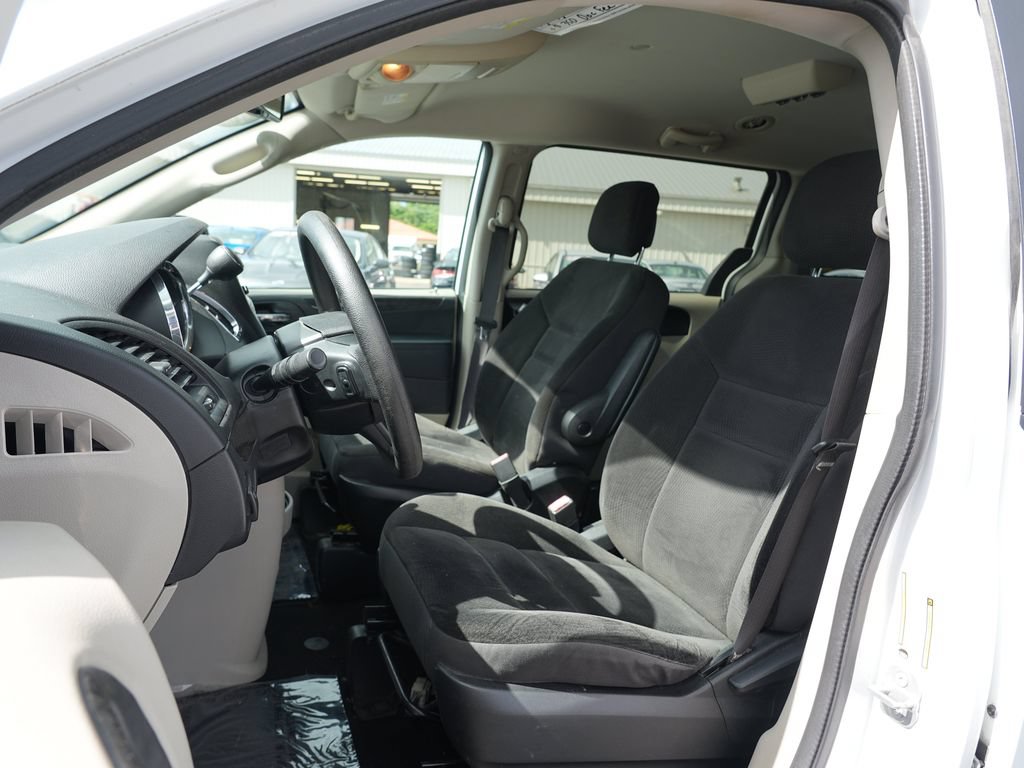 Used 2018 Dodge Grand Caravan SE w/ UConnect Hands-Free Group FWD image 12
