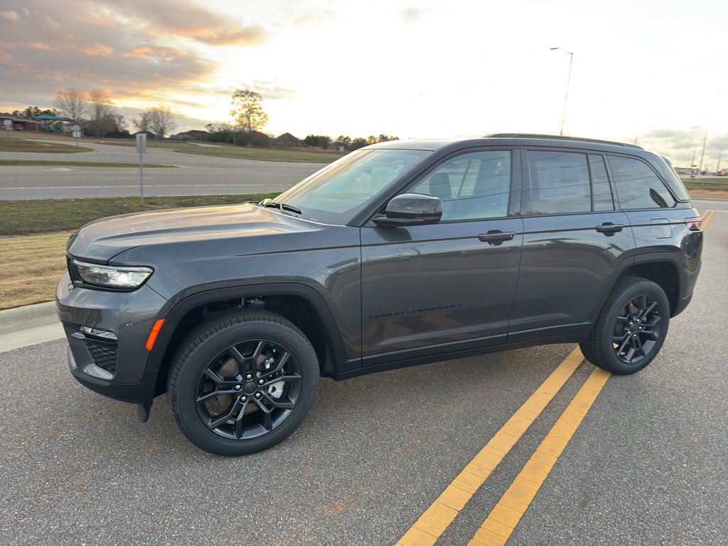 New 2025 Jeep Grand Cherokee Limited AWD/4WD image 16