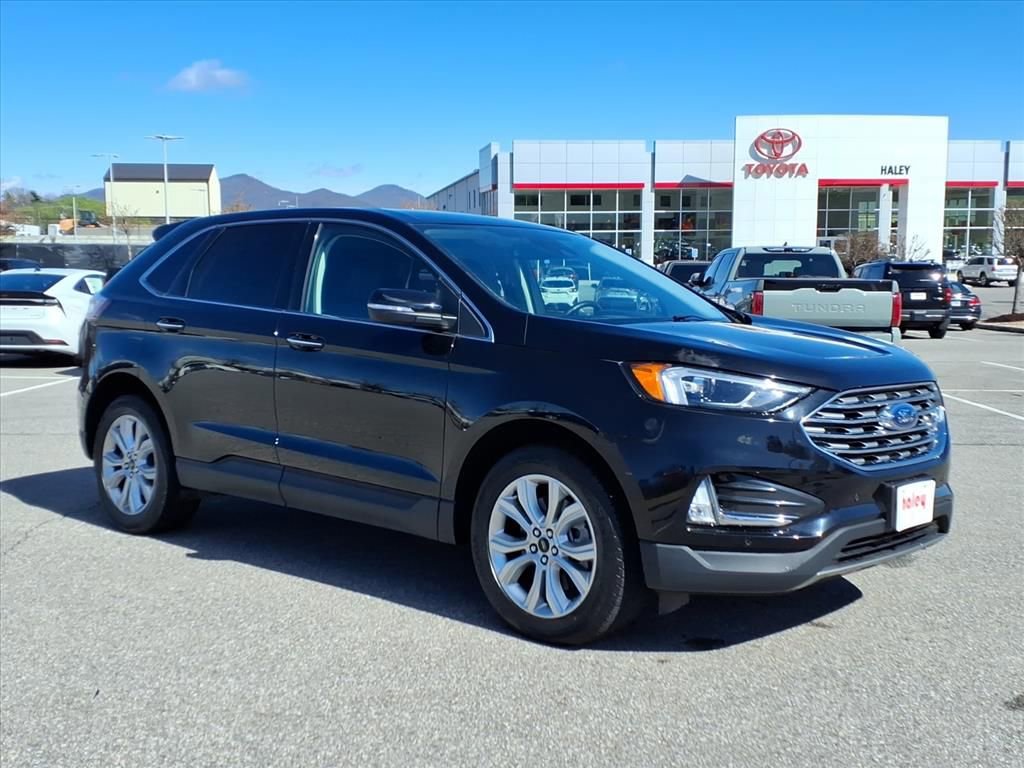 Used 2024 Ford Edge Titanium image 2