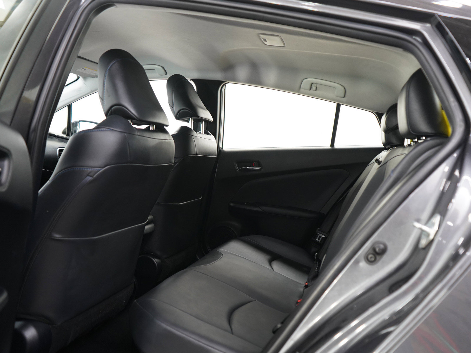 Used 2016 Toyota Prius Four Touring FWD image 17
