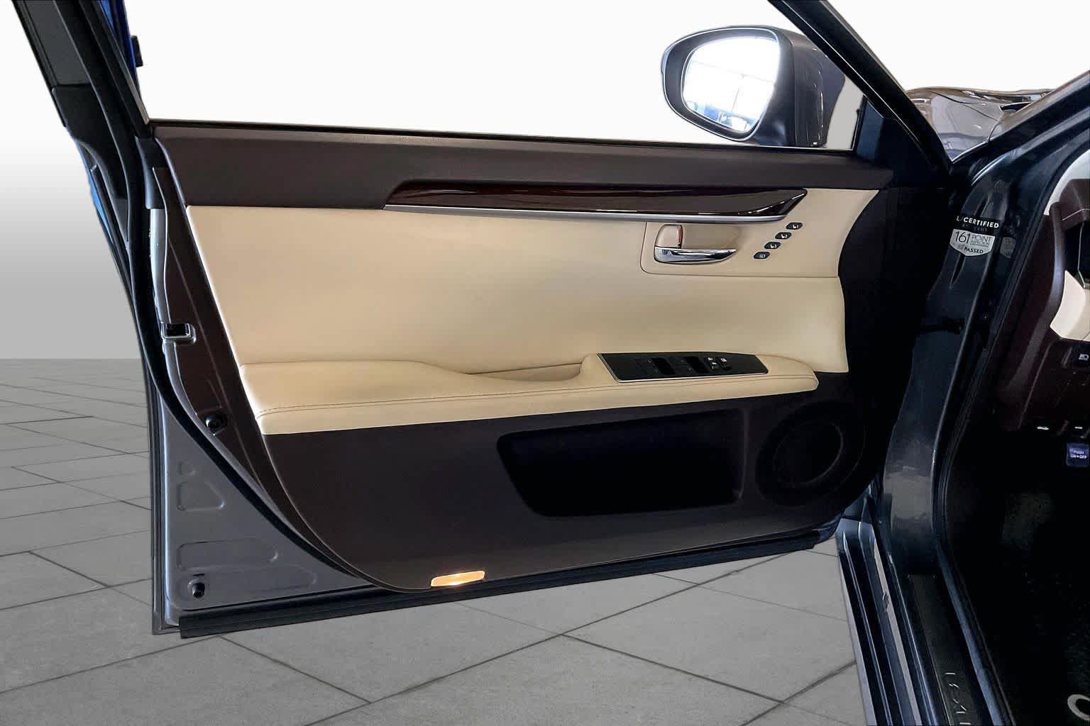 Used 2017 Lexus ES 350 w/ Premium Package FWD image 20
