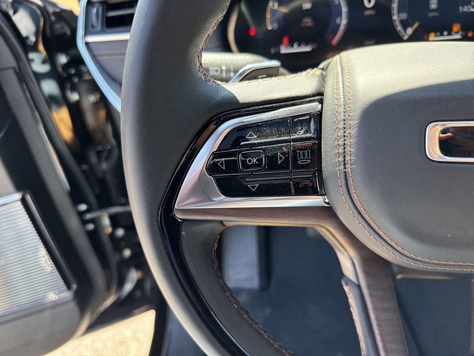 New 2025 Jeep Grand Cherokee Summit w/ Luxury Tech Group V image 13