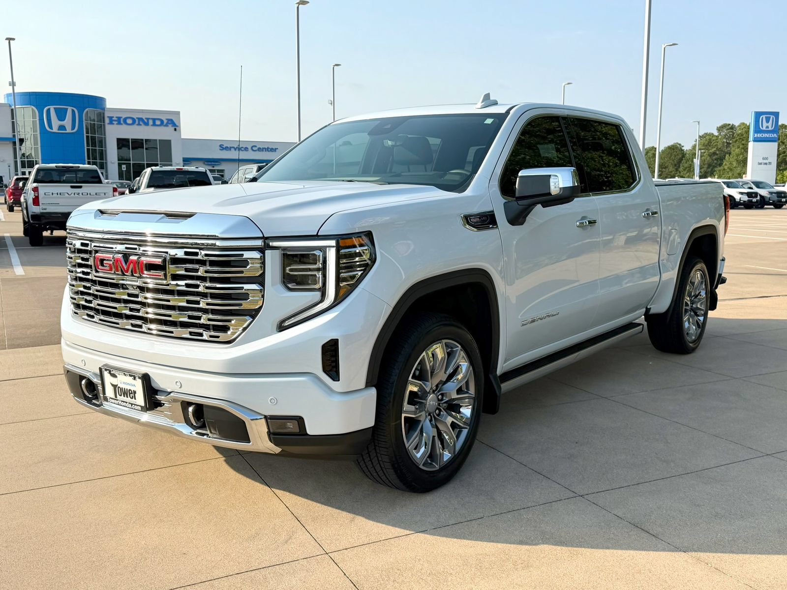 Used 2026 GMC Sierra 1500 Denali w/ Denali Reserve Package AWD/4WD image 3