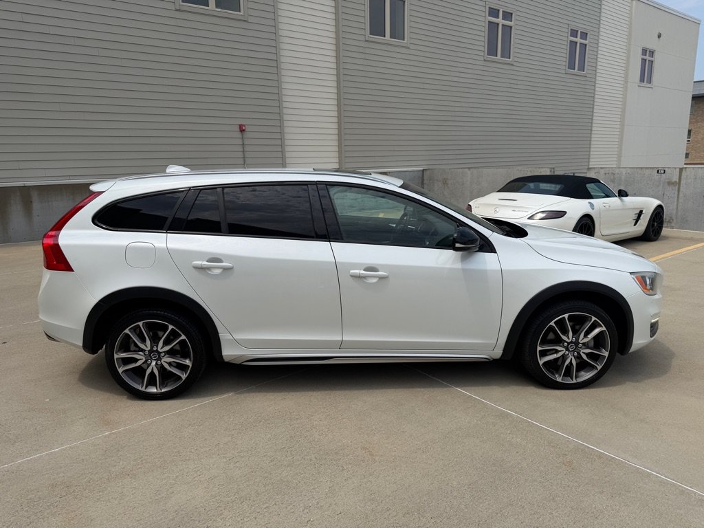 Used 2016 Volvo V60 T5 Cross Country AWD/4WD image 6