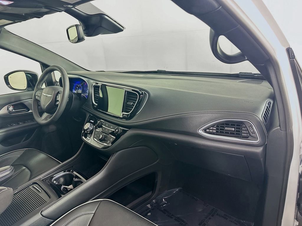 Used 2025 Chrysler Pacifica Limited FWD image 39