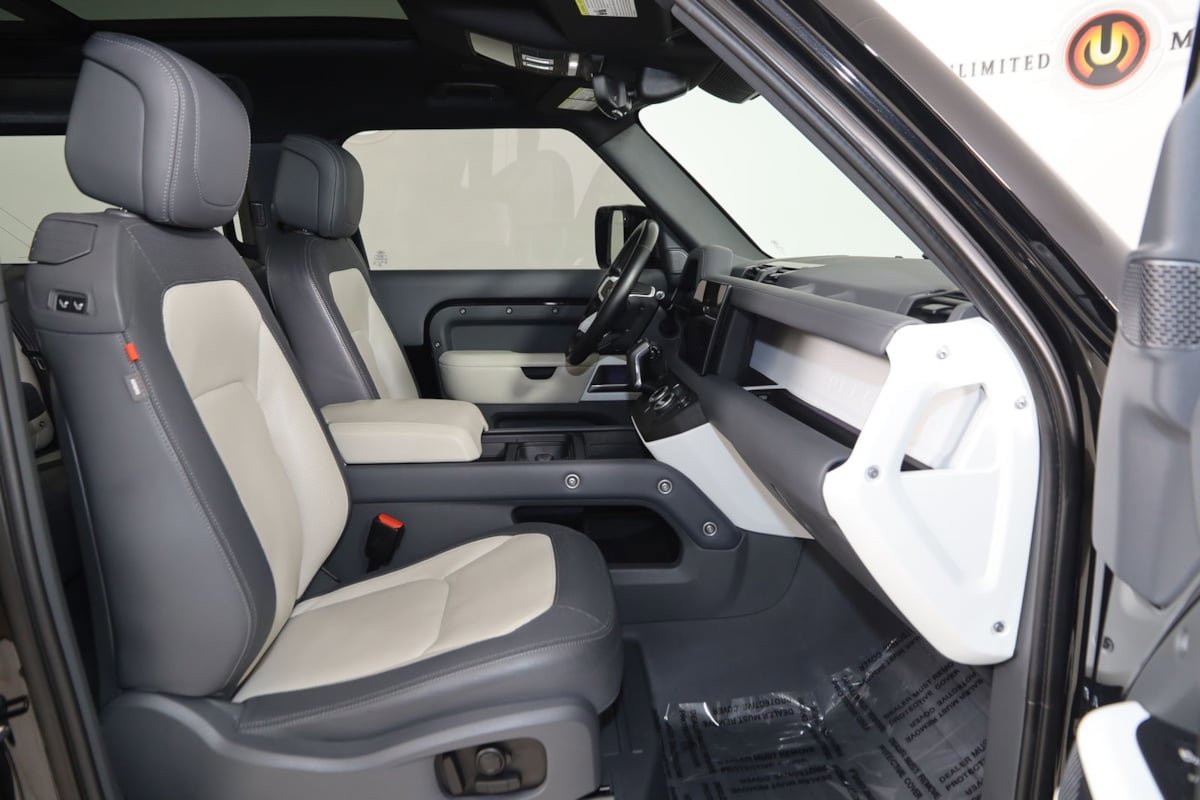 Used 2023 Land Rover Defender 90 X-Dynamic SE AWD/4WD image 13