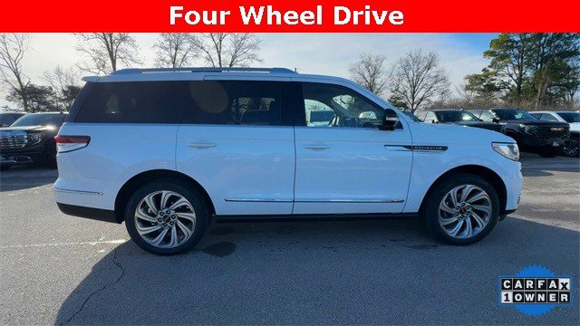 Used 2023 Lincoln Navigator Reserve image 11