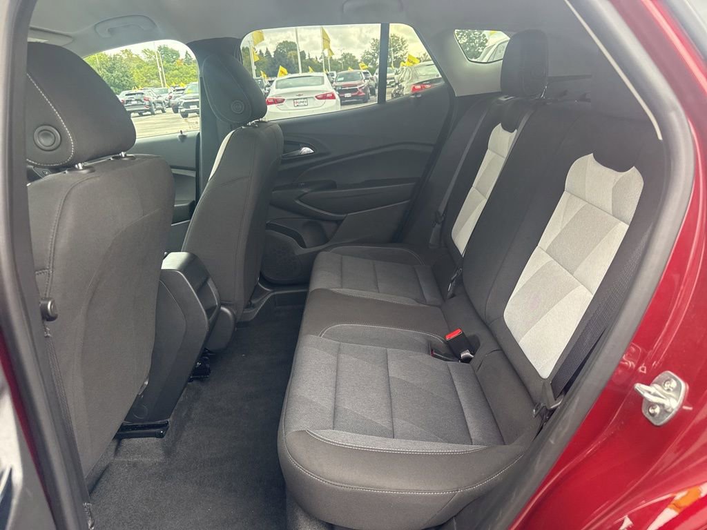 Used 2025 Chevrolet Trax LS image 23