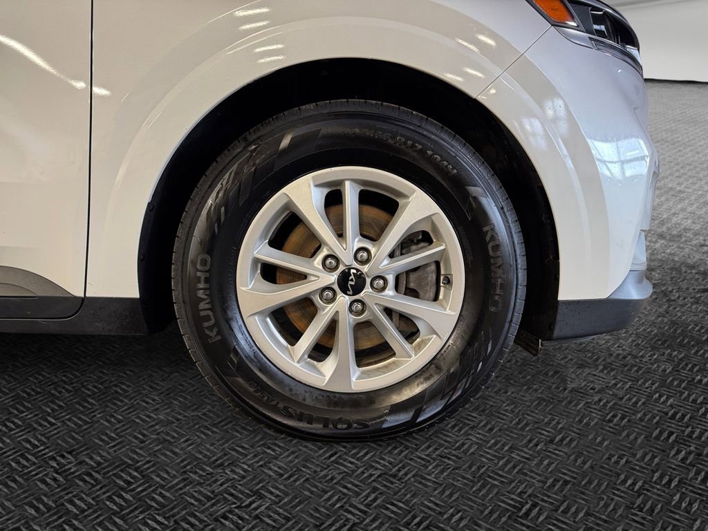 Used 2024 Kia Carnival LX image 11