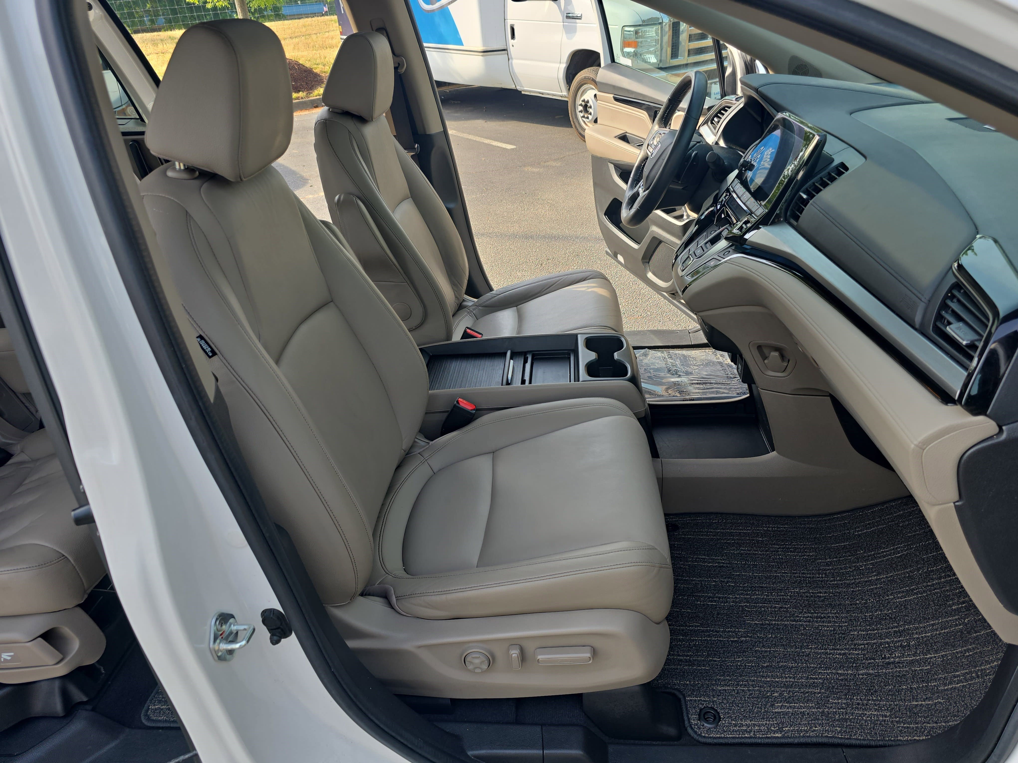 Used 2023 Honda Odyssey Touring image 10