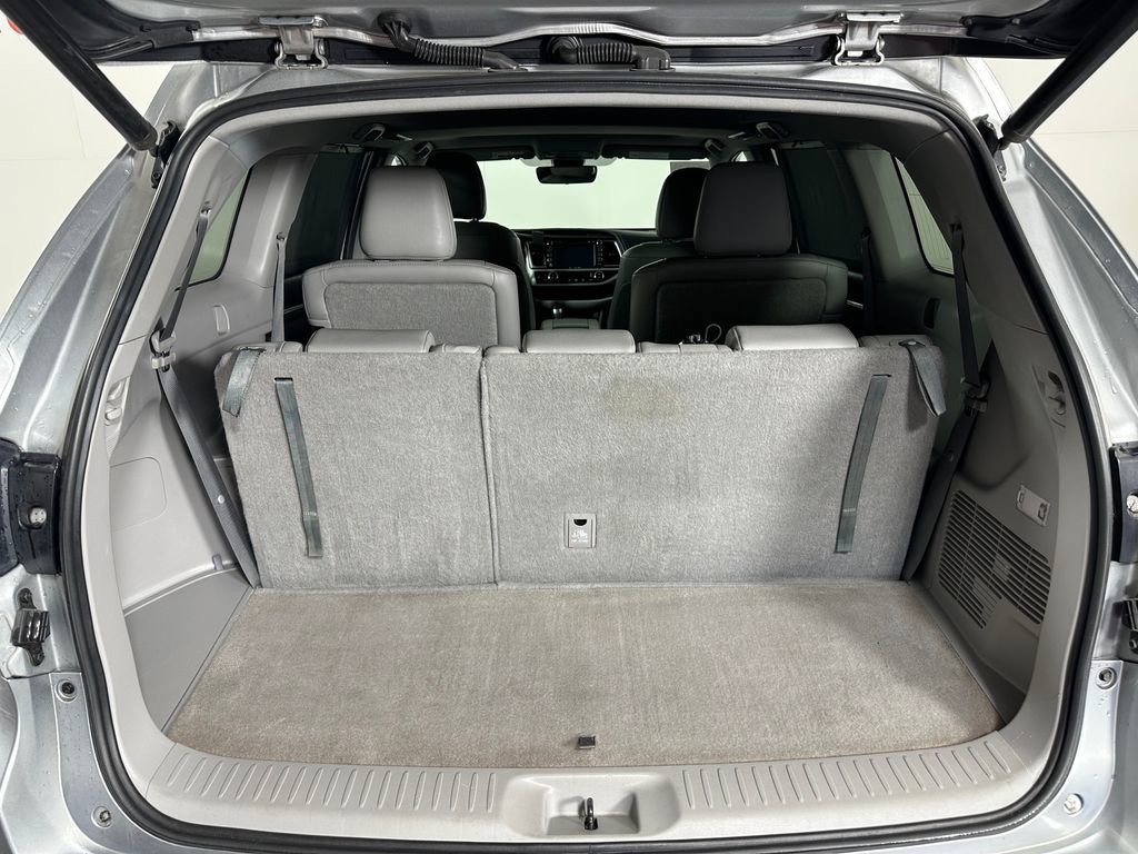 Used 2019 Toyota Highlander Limited w/ Carpet Mat Package (TMS) AWD/4WD image 6