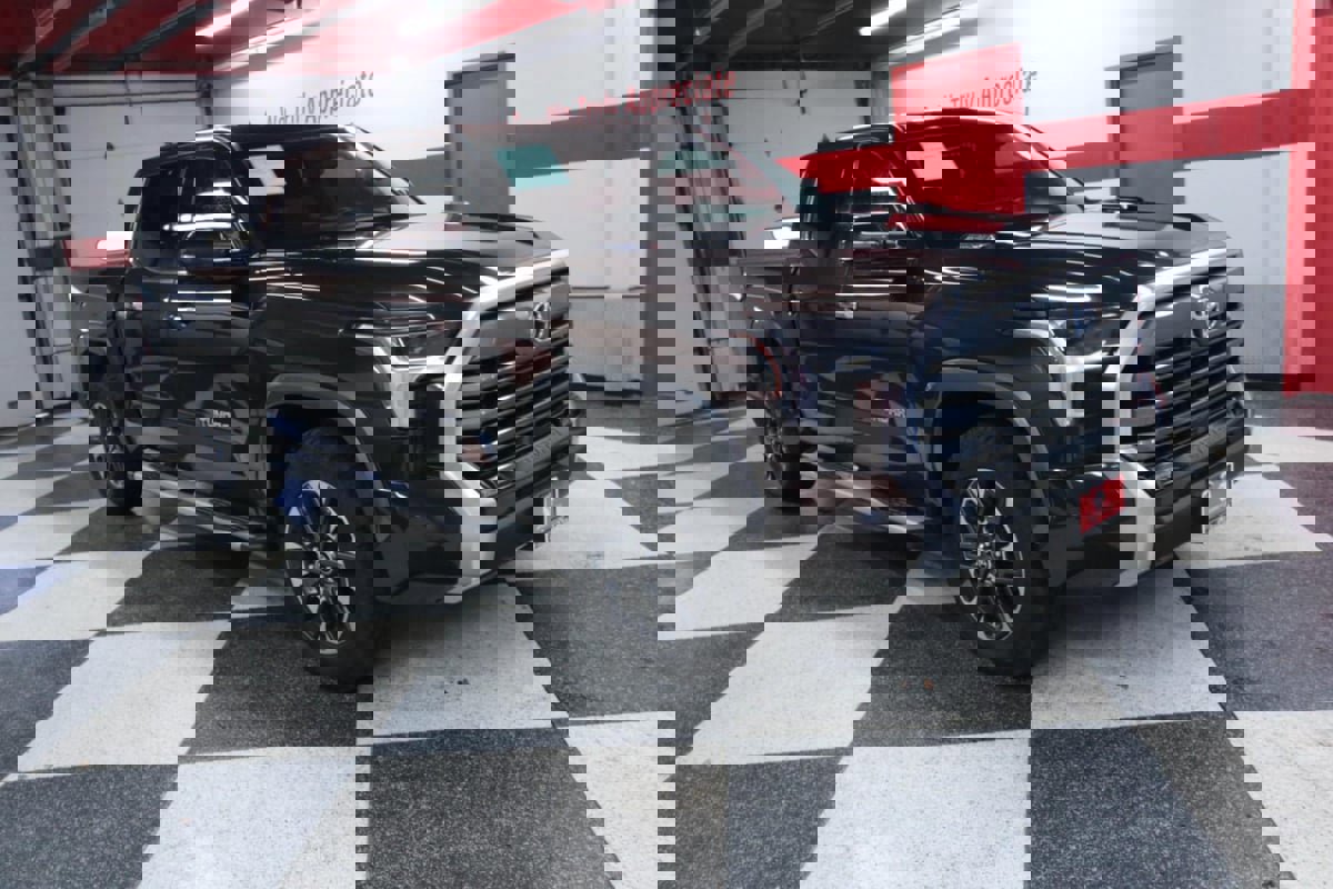 Used 2023 Toyota Tundra Limited w/ Power Package image 3