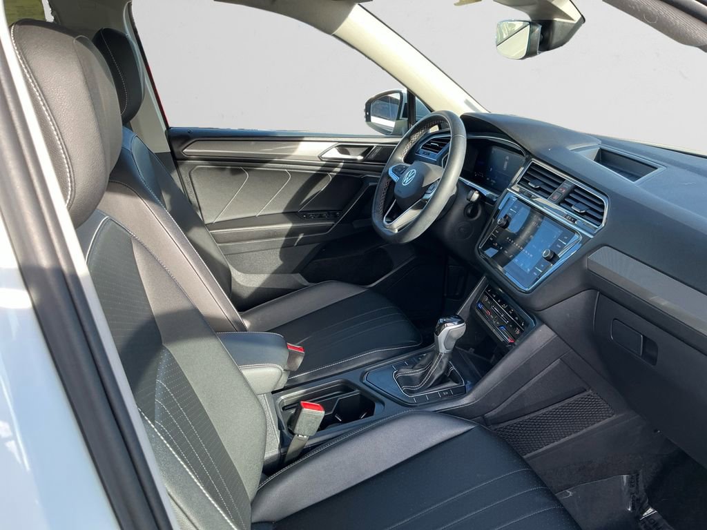 Used 2023 Volkswagen Tiguan SE image 15