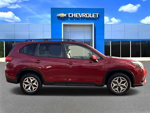 Used 2022 Subaru Forester Premium image 2