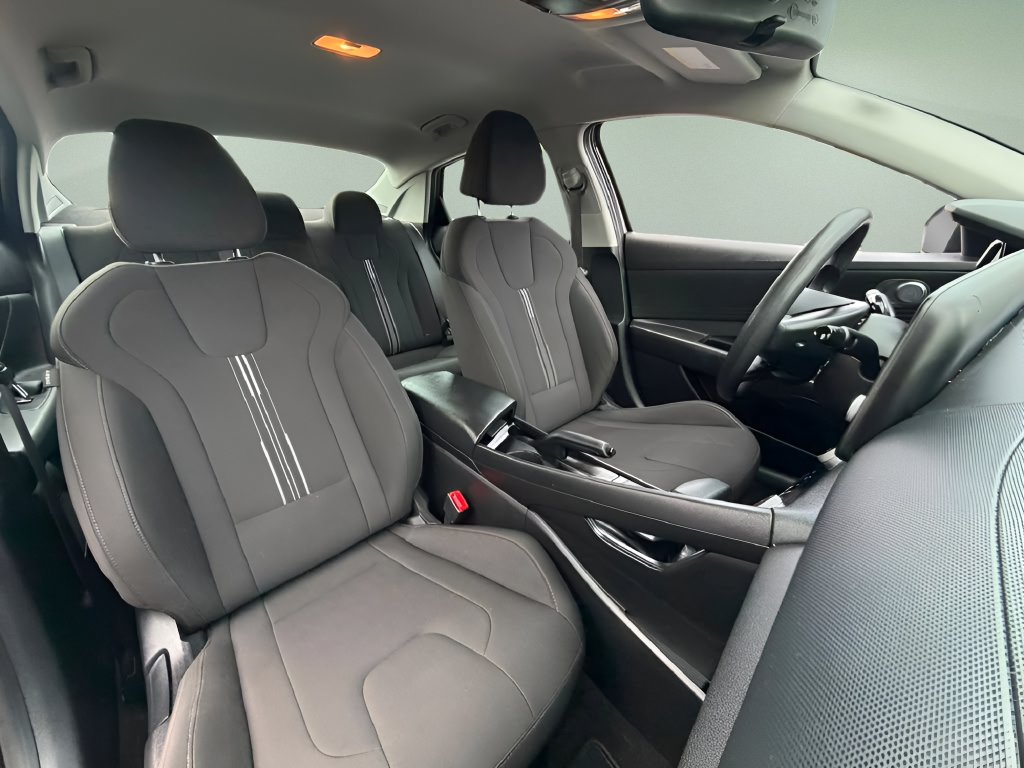 Used 2021 Hyundai Elantra SEL FWD image 18