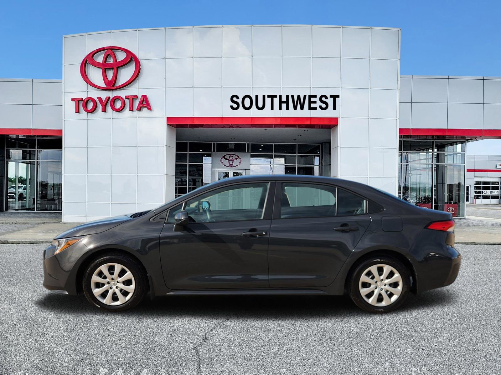 Used 2026 Toyota Corolla LE video 3