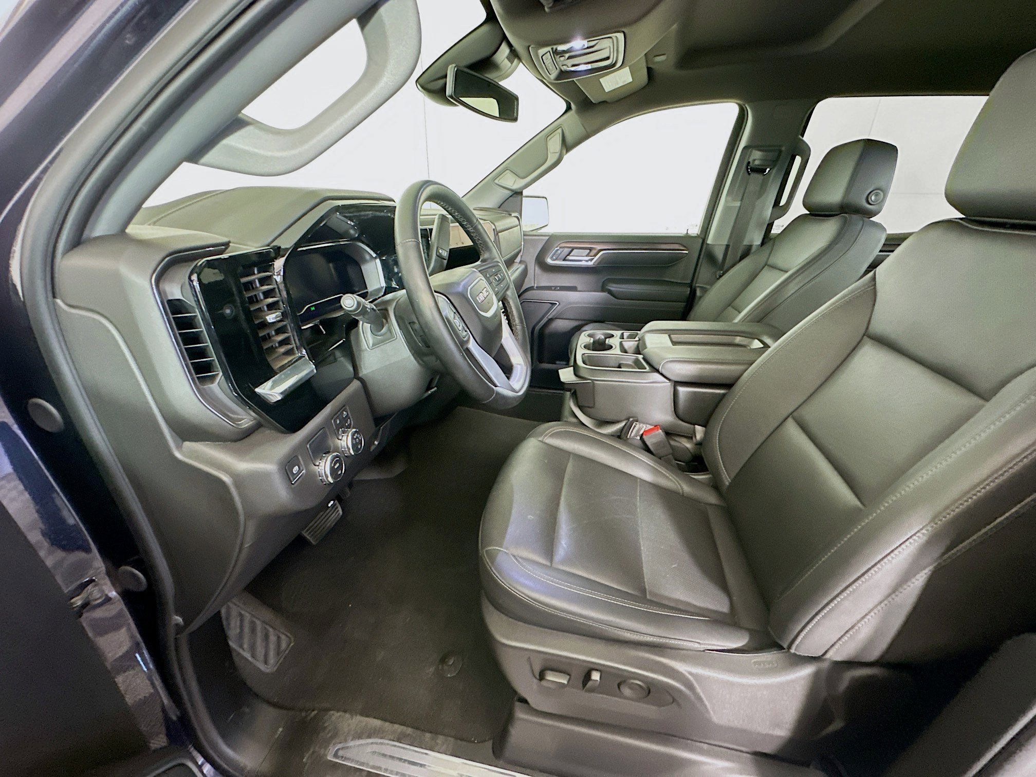 Used 2025 GMC Sierra 1500 SLT image 13