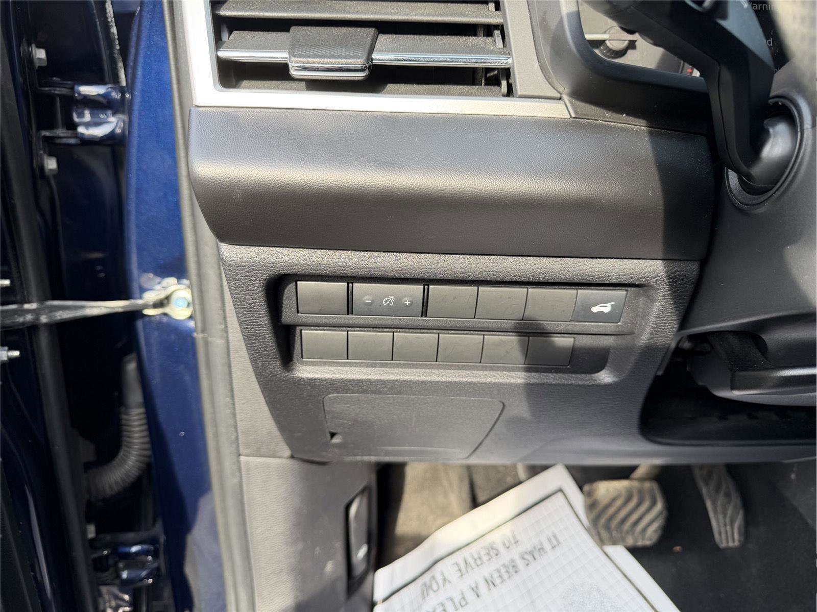 Used 2022 Mitsubishi Outlander SE image 13