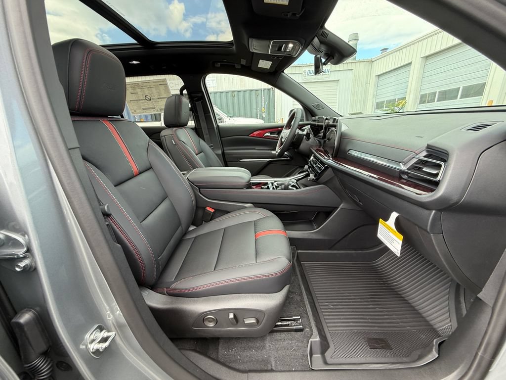 New 2026 Chevrolet Traverse RS w/ LPO, Floor Liner Package AWD/4WD image 28
