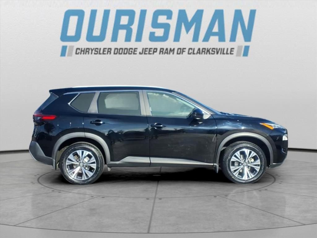 Used 2022 Nissan Rogue SV w/ SV Premium Package image 2